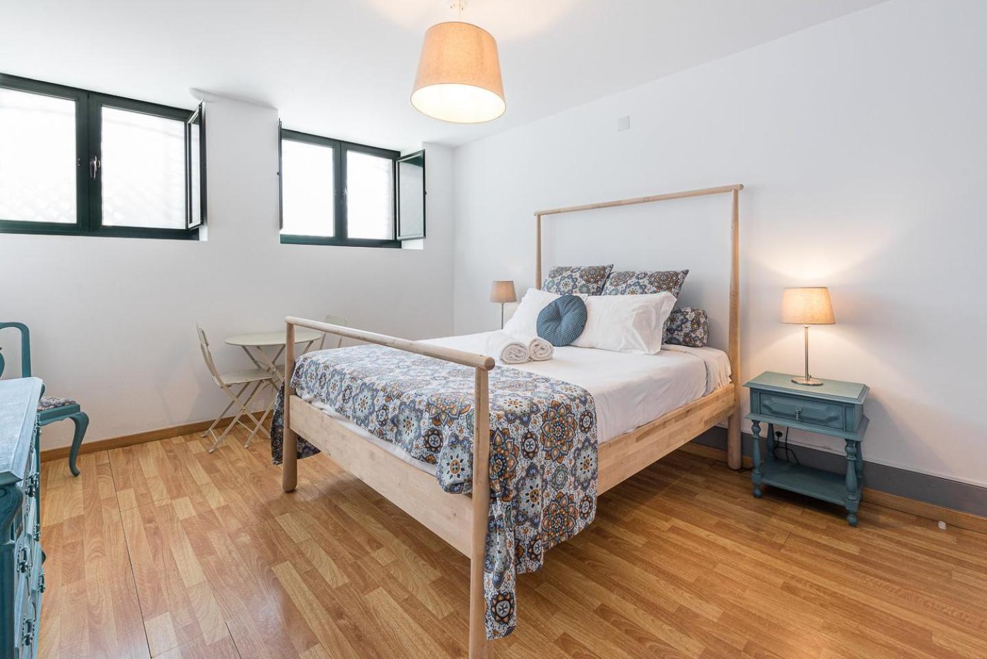 Centenary Cosy - 7 *