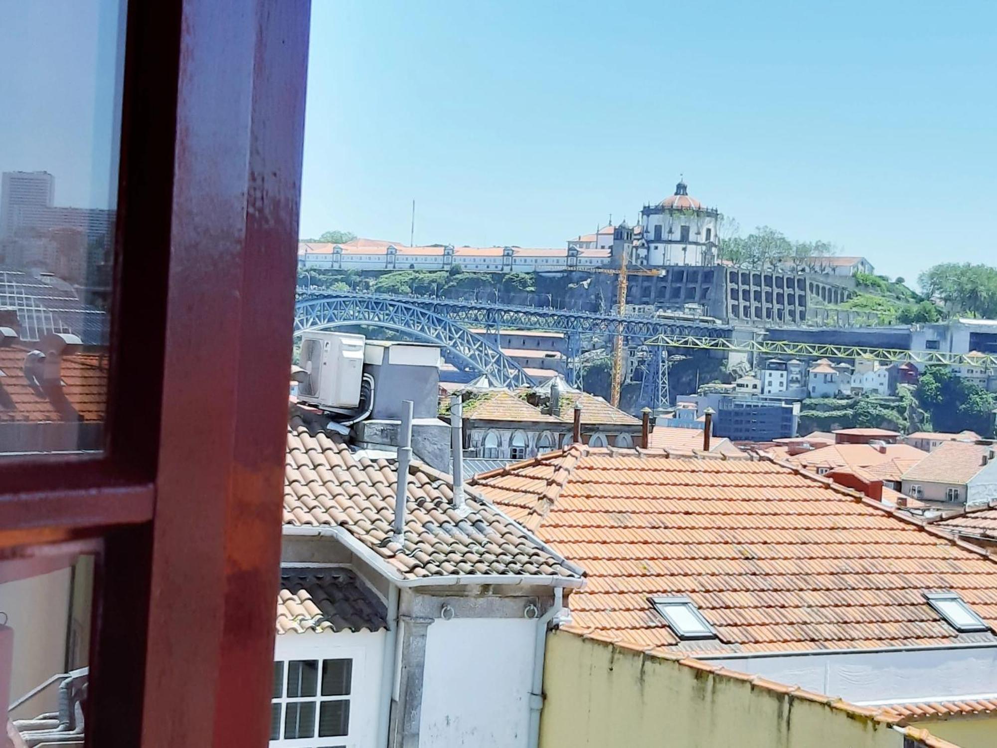 Stylish In Porto, Balcony. Apartment Porto