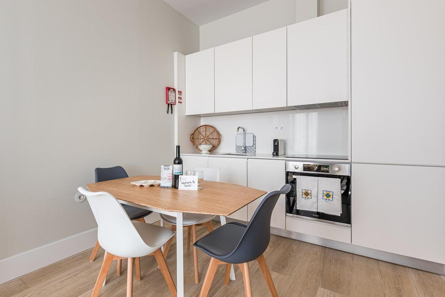 Guestready - Bonjardim Building