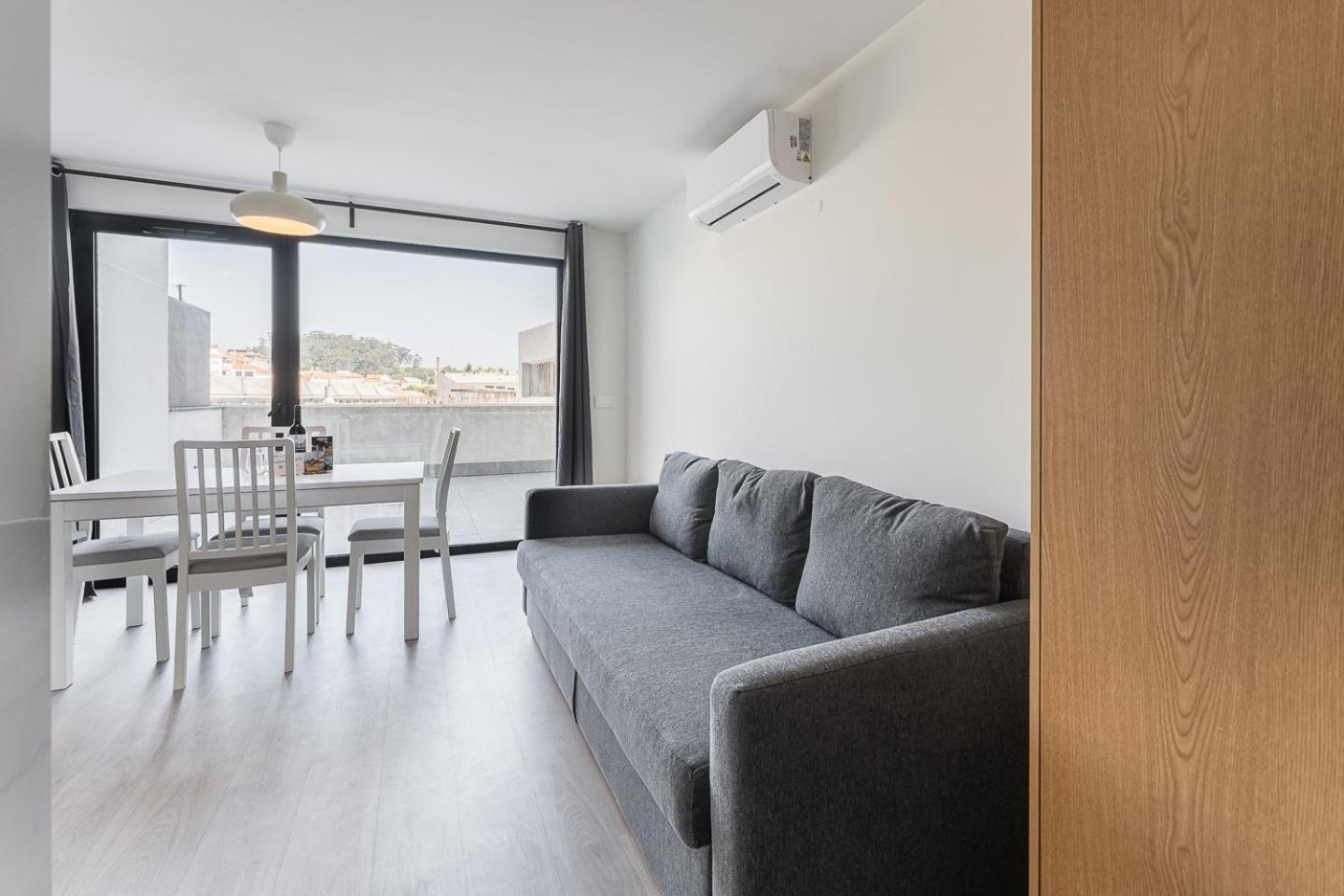 Guestready - Sleek Monochromatic In Bonfim Porto