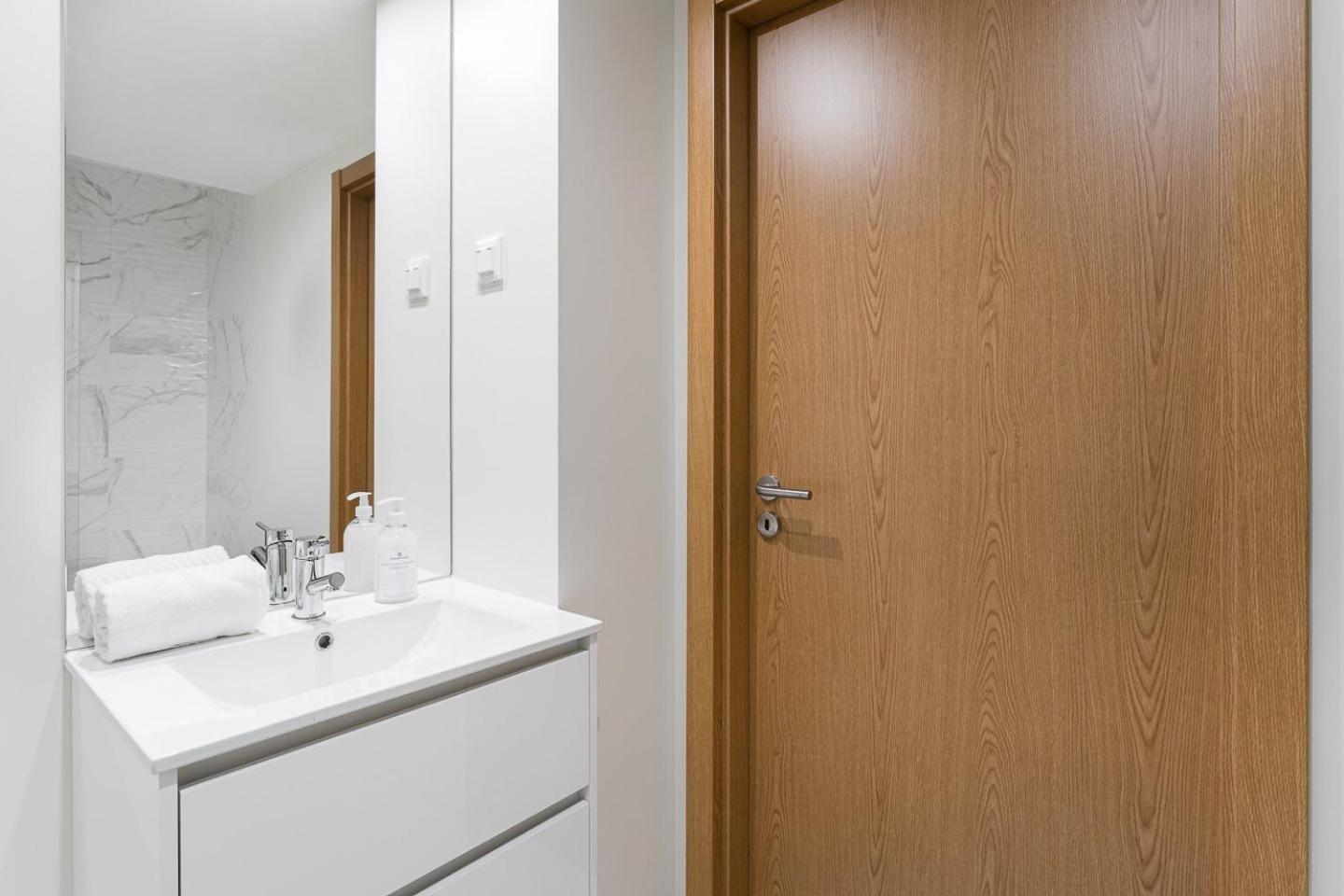 Guestready - Sleek Monochromatic In Bonfim Apartment *