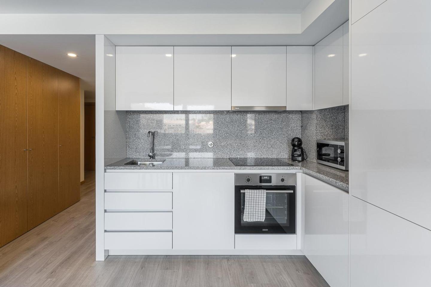 Apartment Guestready - Sleek Monochromatic In Bonfim Porto