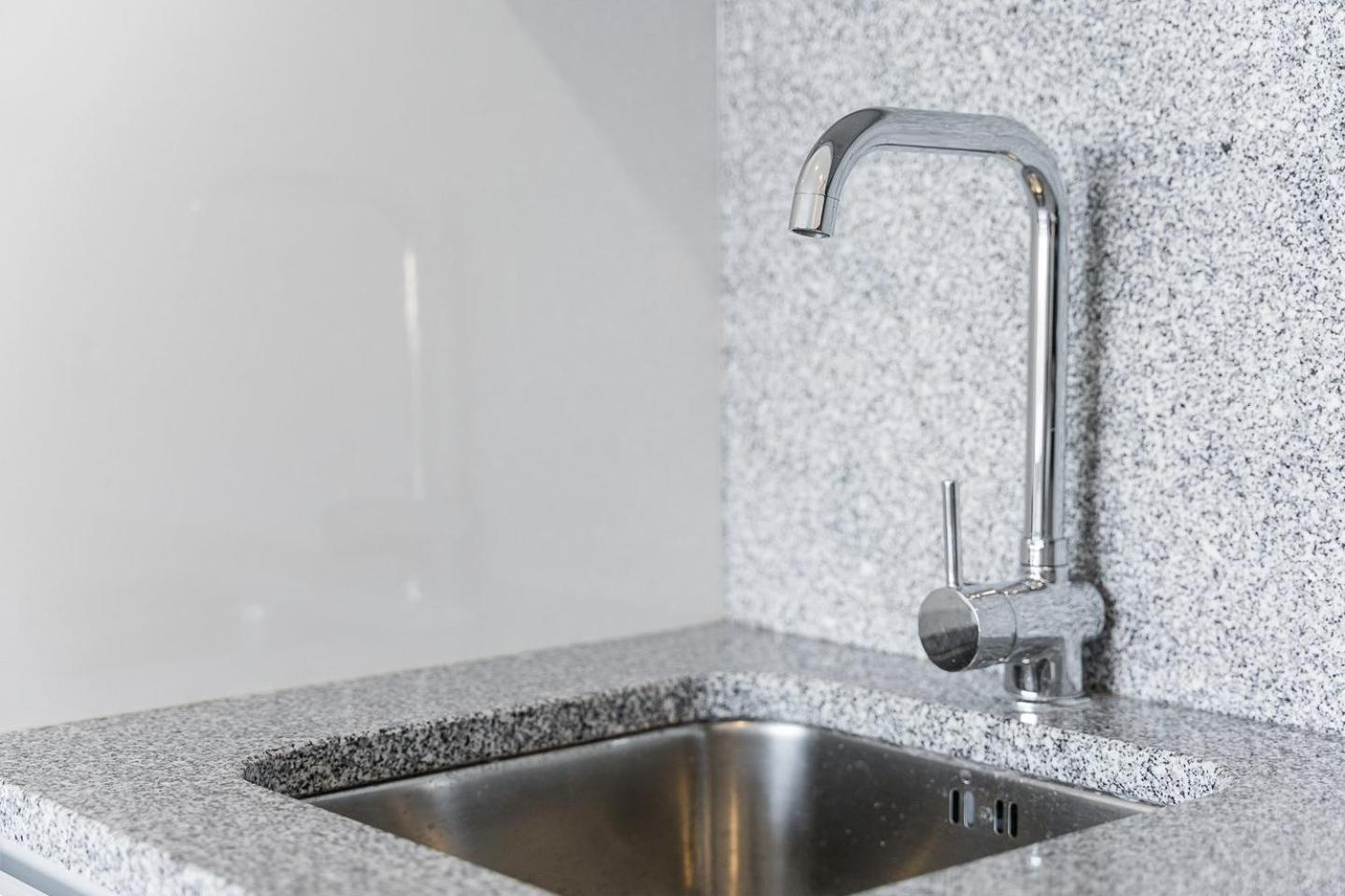 Guestready - Sleek Monochromatic In Bonfim *