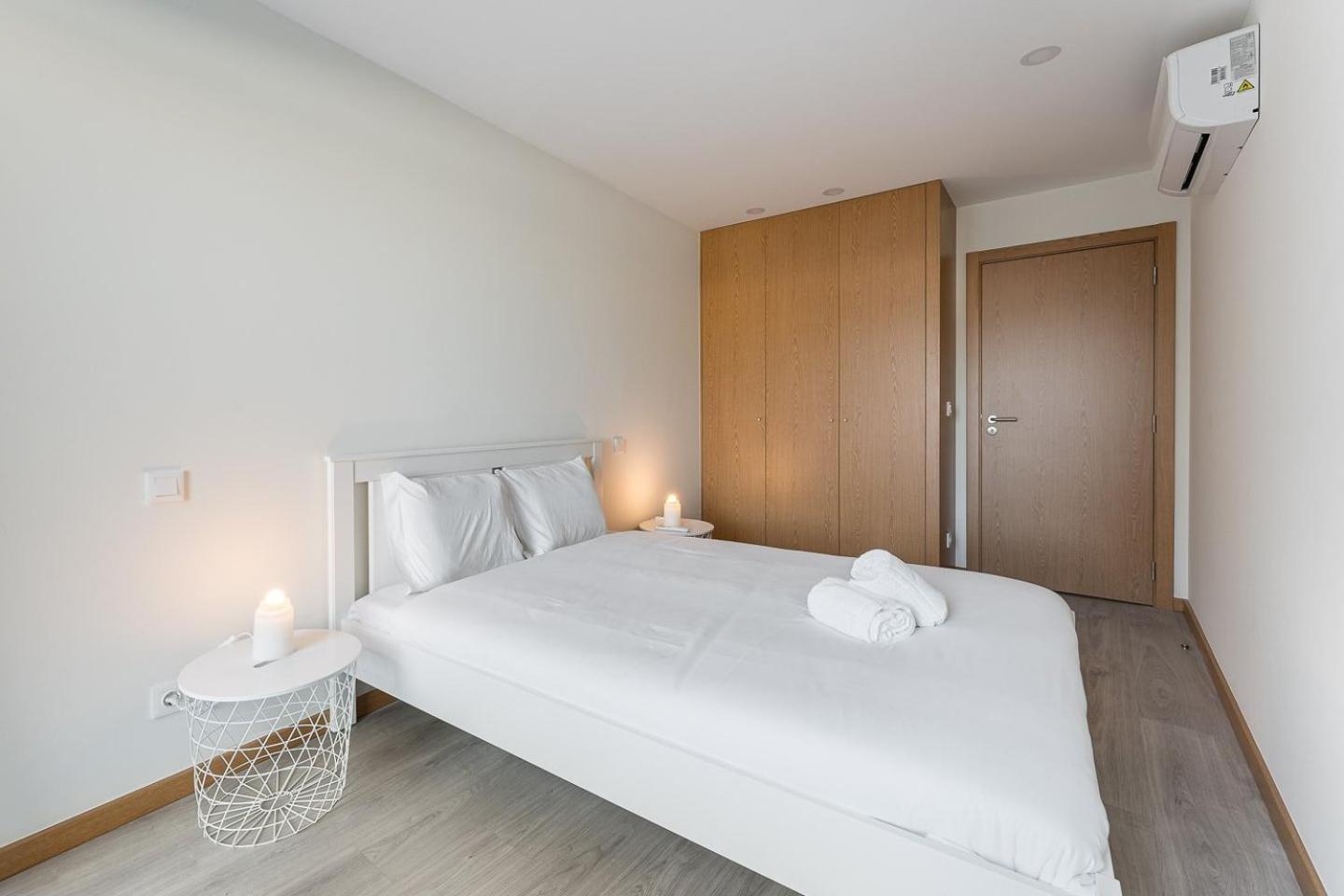 Apartment Guestready - Sleek Monochromatic In Bonfim Porto