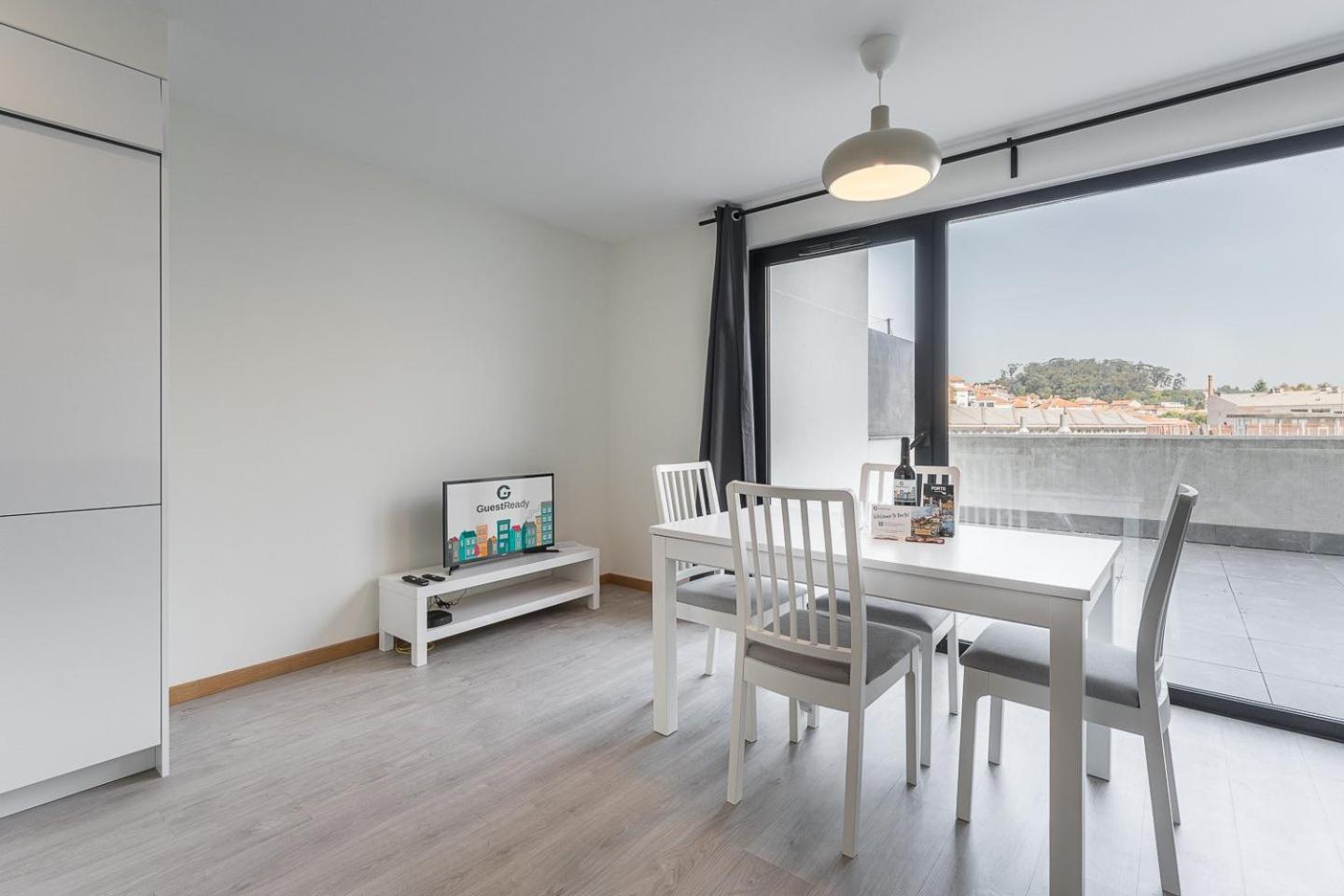 Guestready - Sleek Monochromatic In Bonfim Apartment