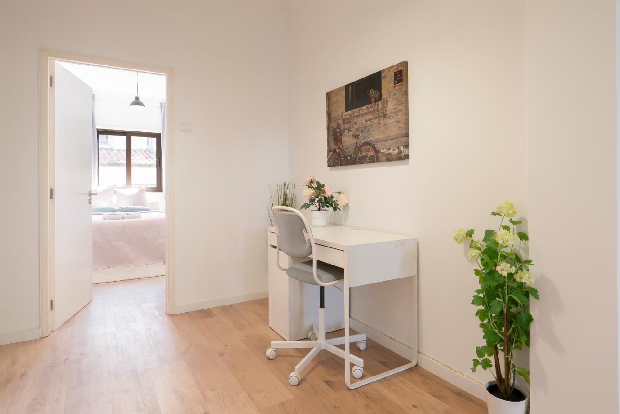 Host Wise - Comfy Minimalist Flat