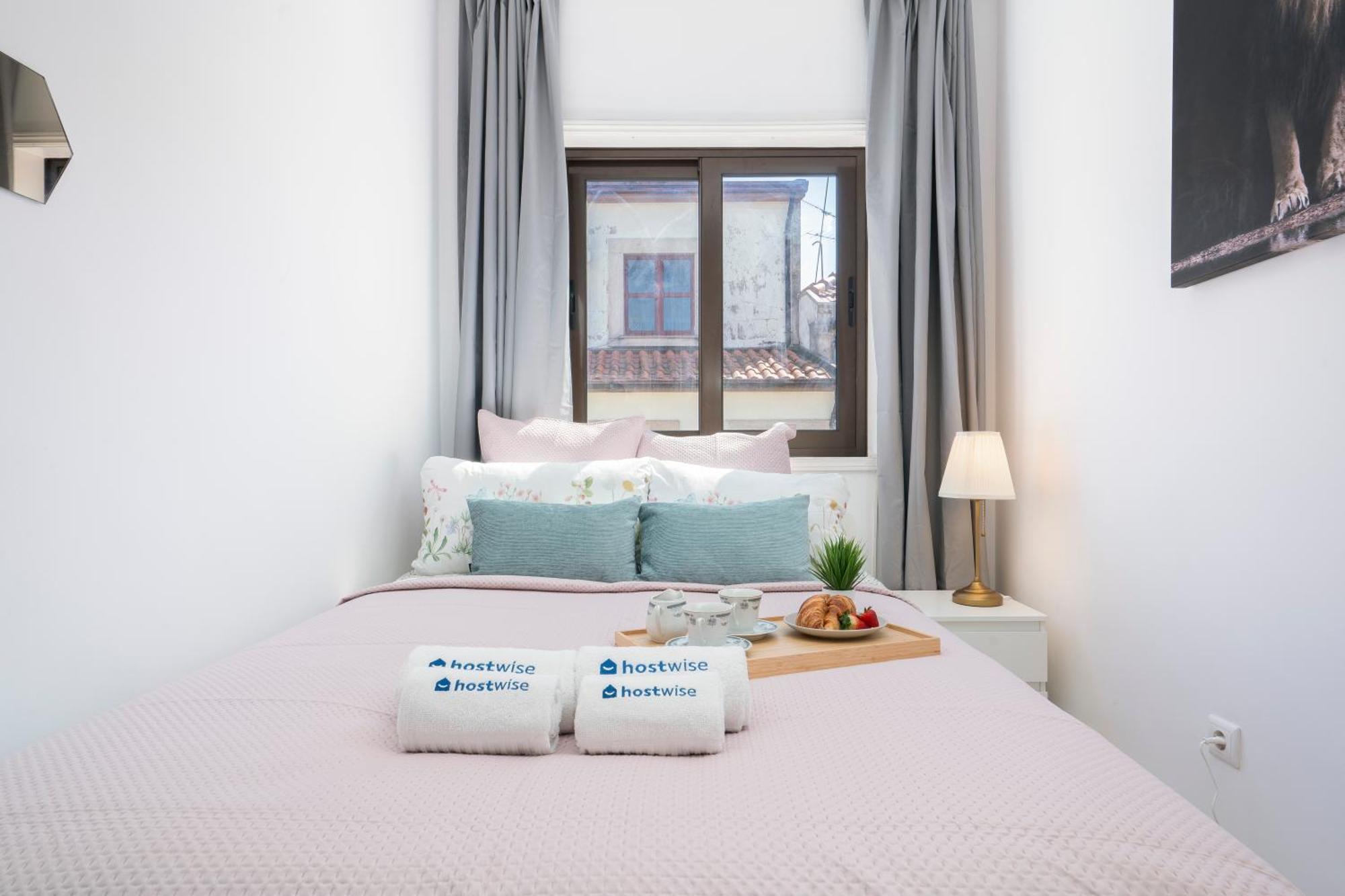 Host Wise - Comfy Minimalist Flat