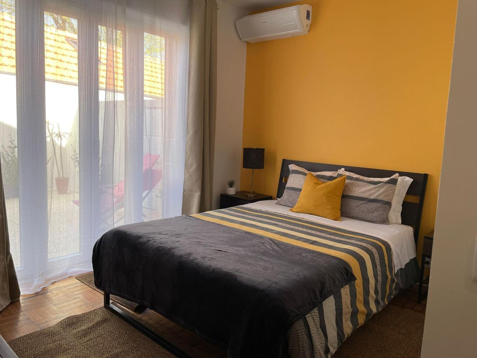 Bed & Breakfast 100 Contos