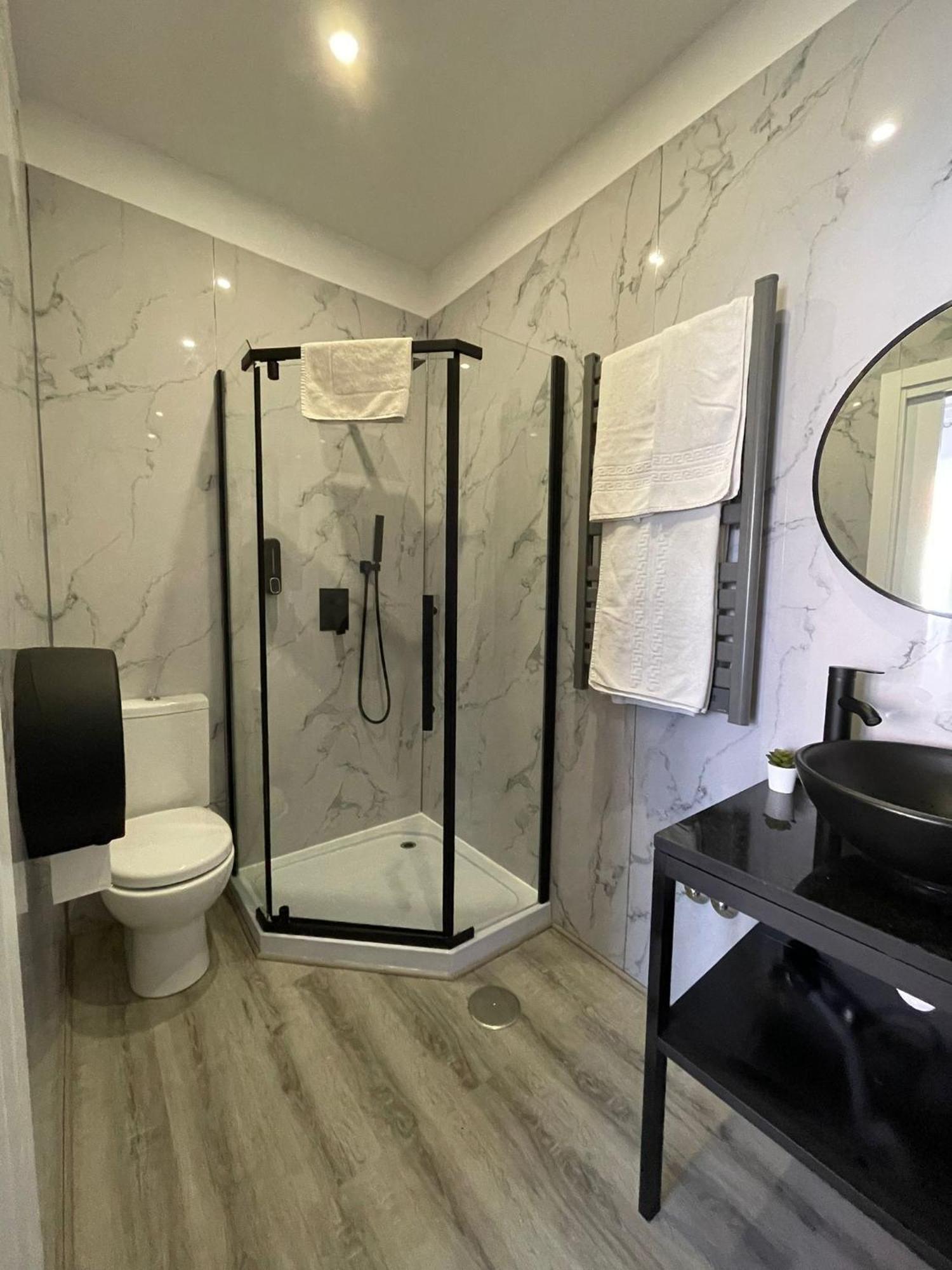 Bed & Breakfast 100 Contos 2*