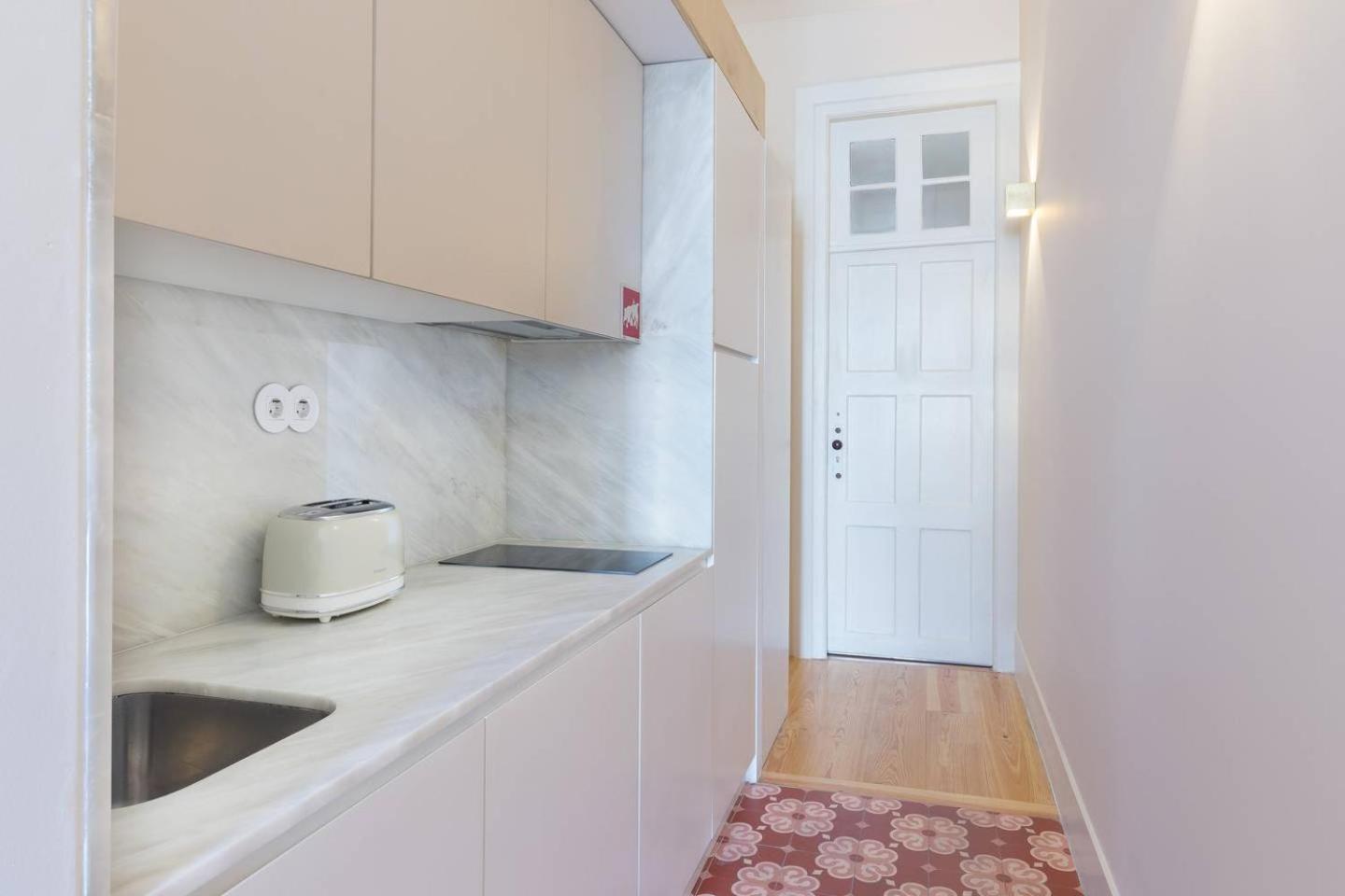 Apartment Get A Golden And Flower Flat *