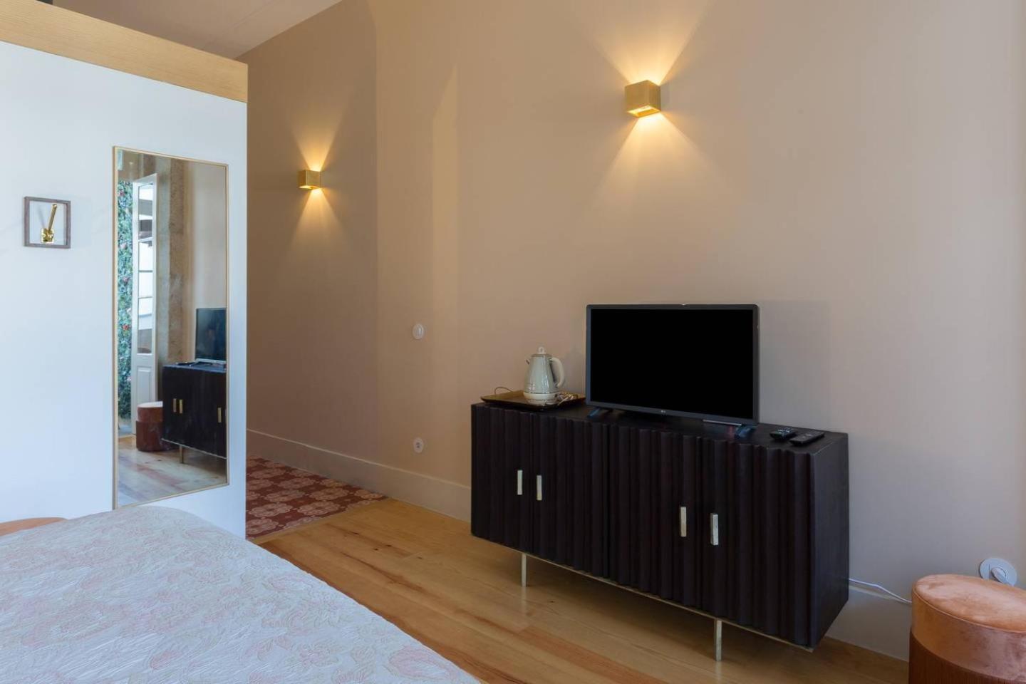 Apartment Get A Golden And Flower Flat Porto