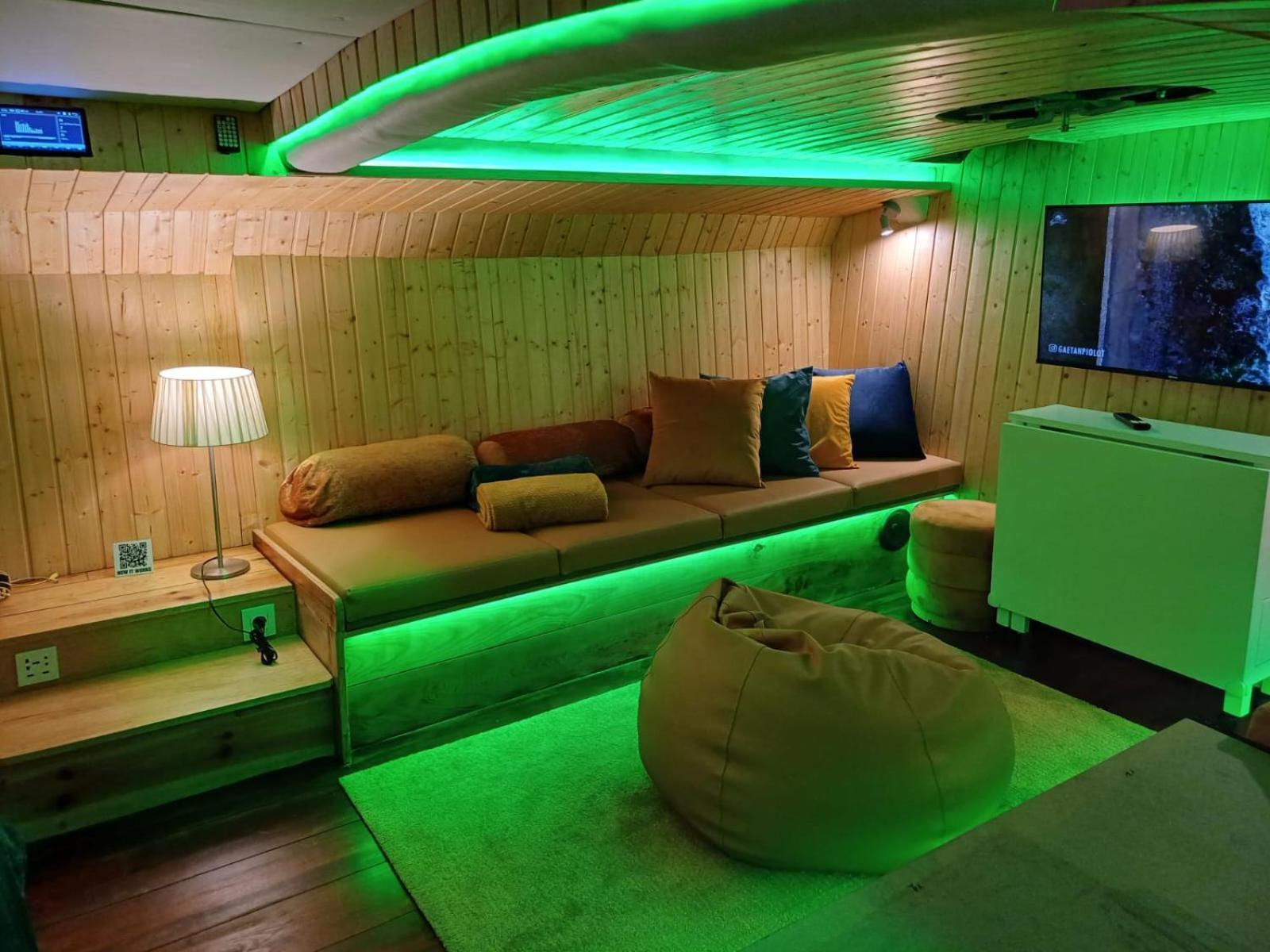 Sleepboat Luxlife Yatch