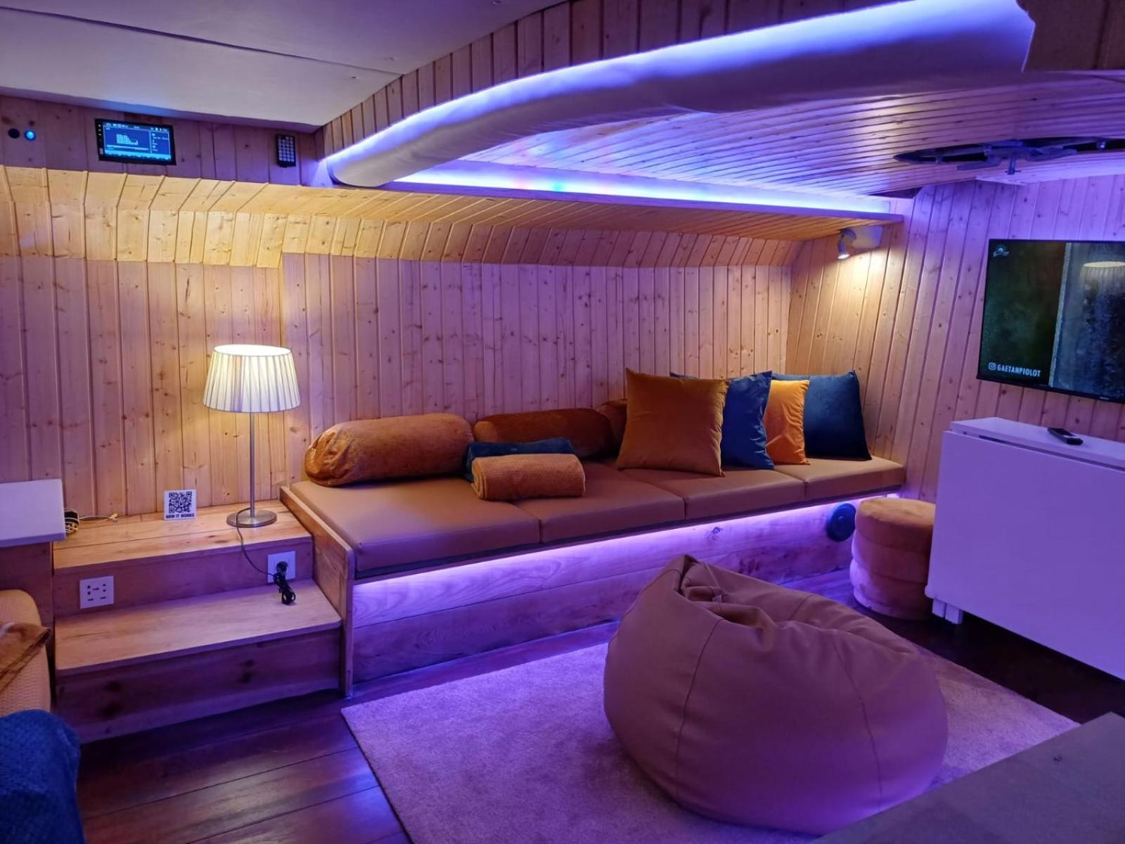 Botel Sleepboat Luxlife Yatch Porto