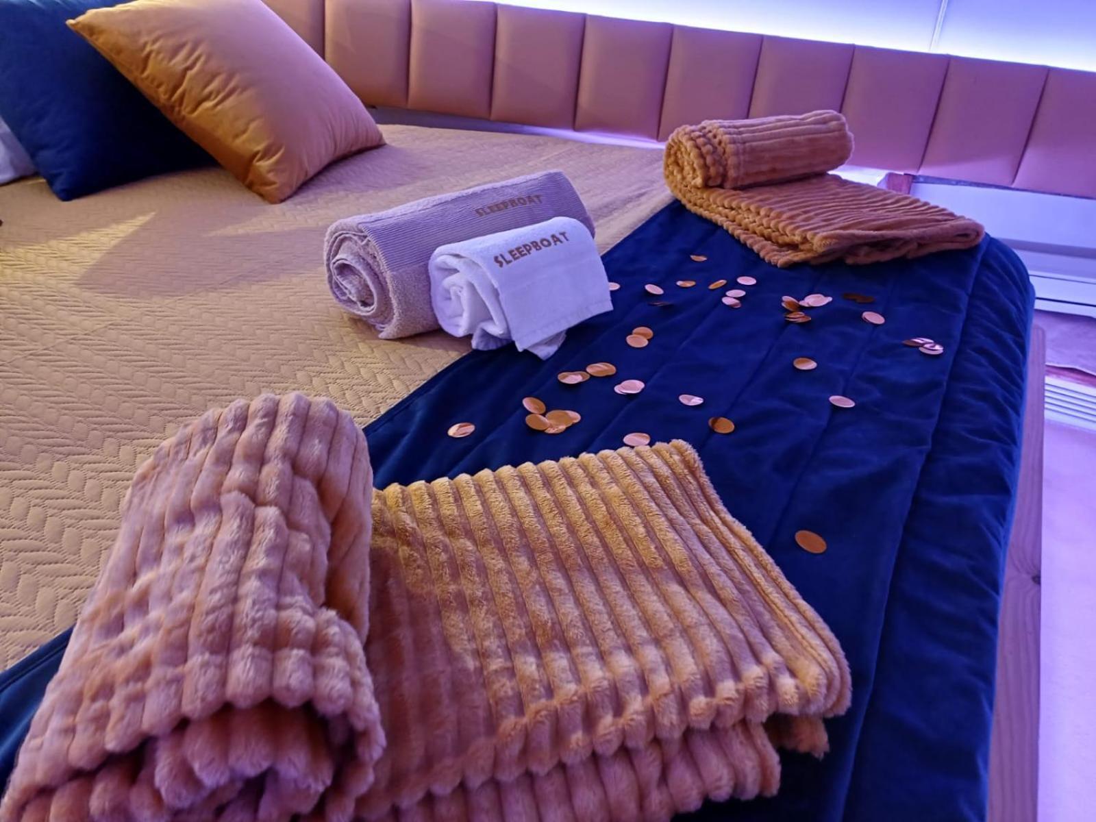 Botel Sleepboat Luxlife Yatch