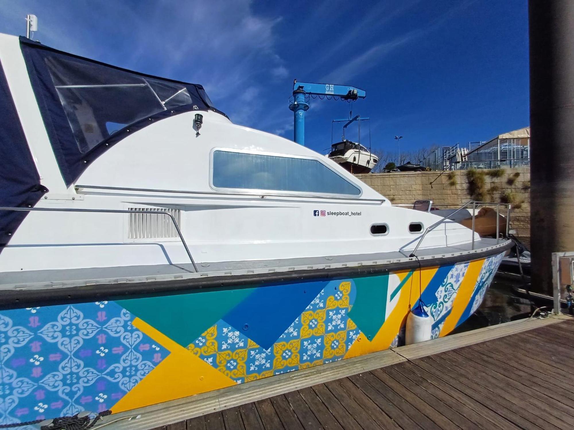 Botel Sleepboat Luxlife Yatch