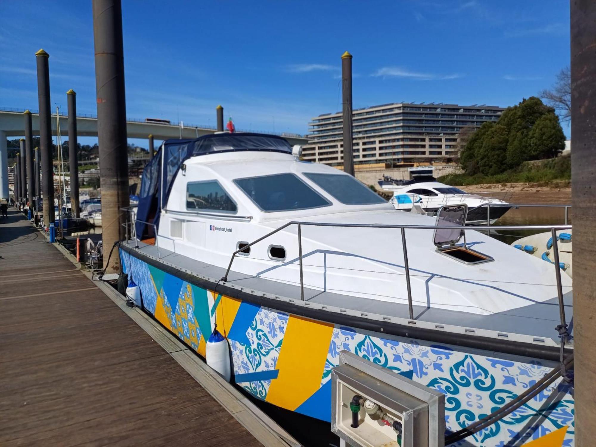 Sleepboat Luxlife Yatch