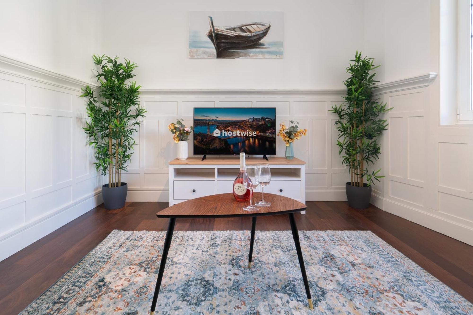 Host Wise - Rustic Flats Porto