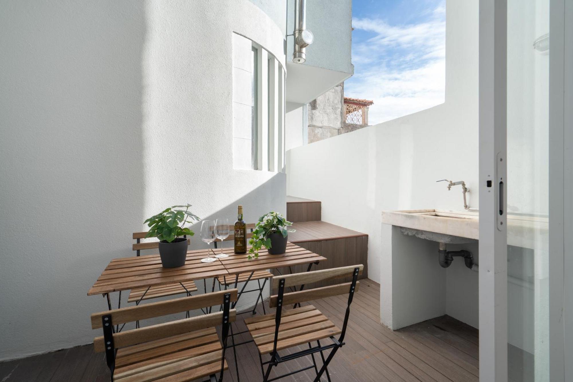 Host Wise - Rustic Flats
