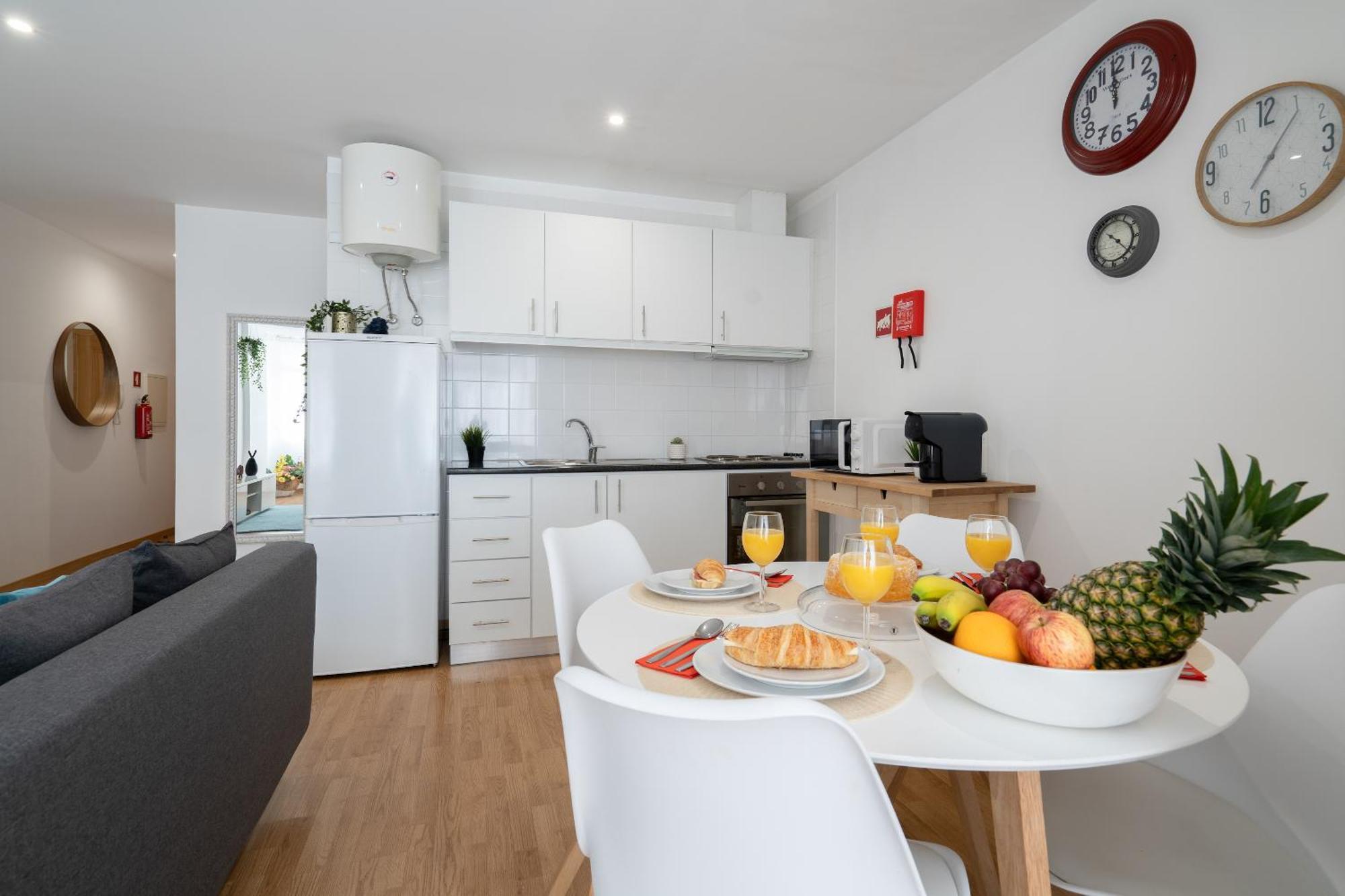 Host Wise - Colorful Fresh Flats - Batalha Porto