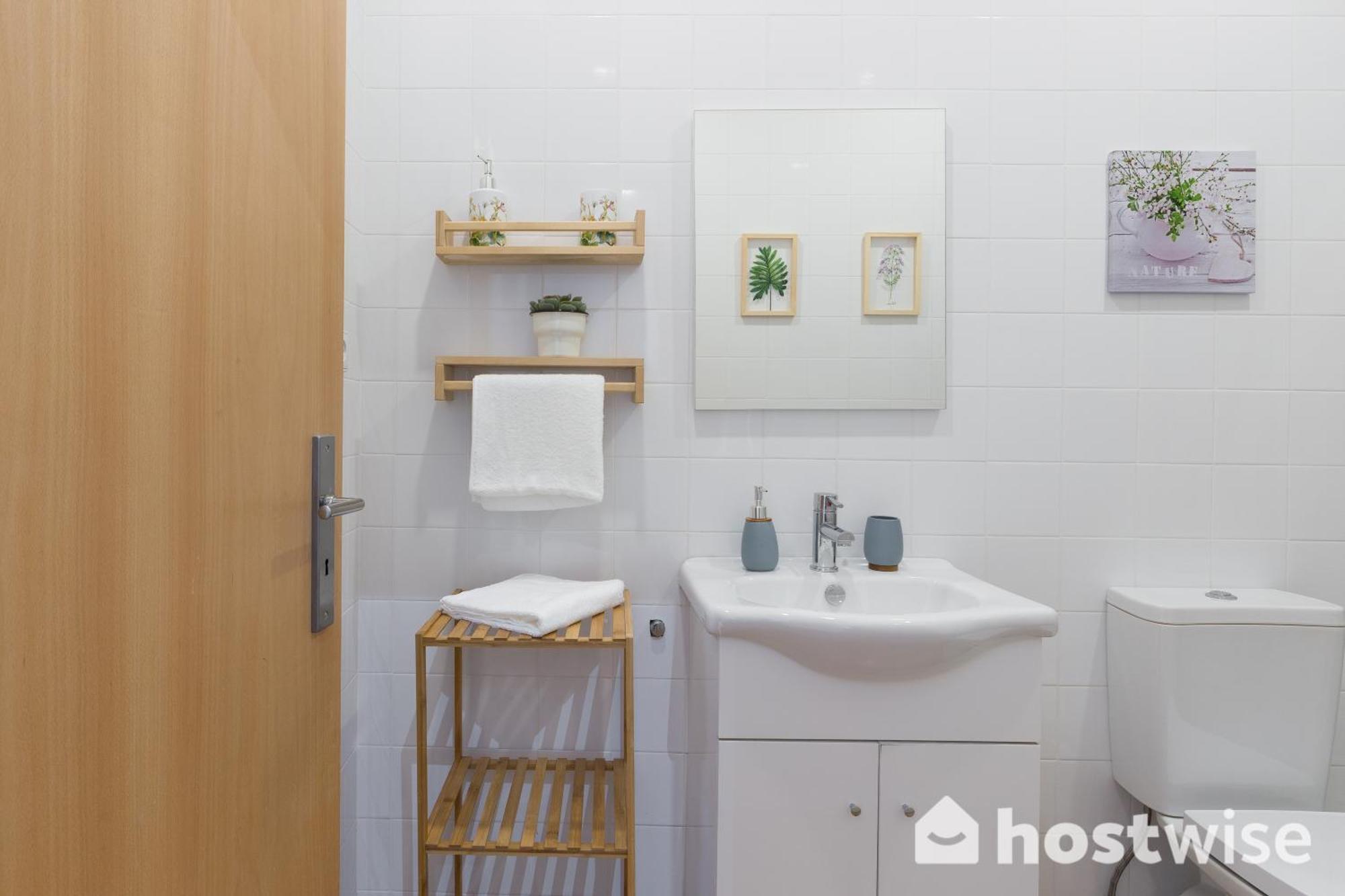 Host Wise - Colorful Fresh Flats - Batalha