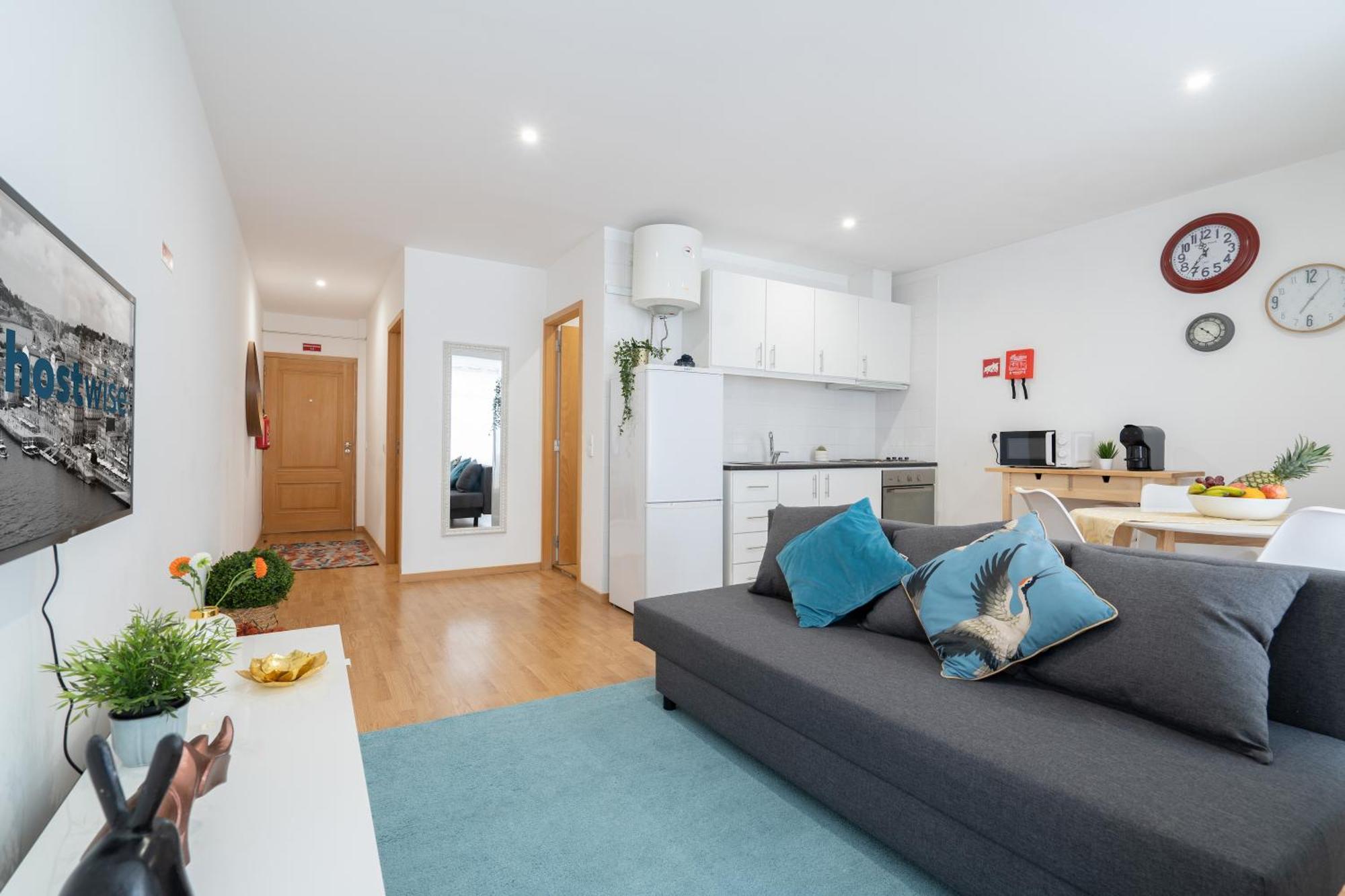 Apartment Host Wise - Colorful Fresh Flats - Batalha *