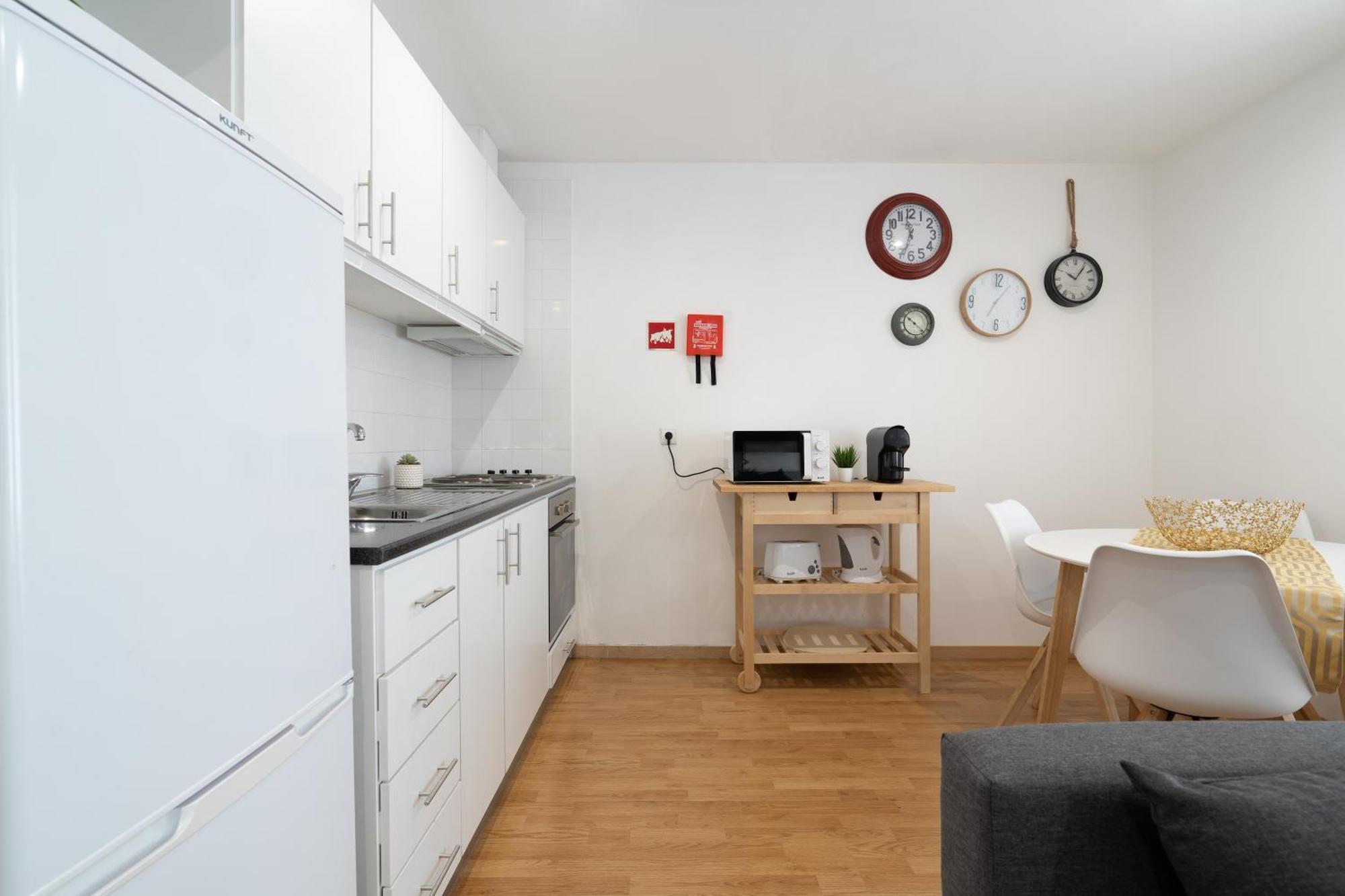 Apartment Host Wise - Colorful Fresh Flats - Batalha Porto