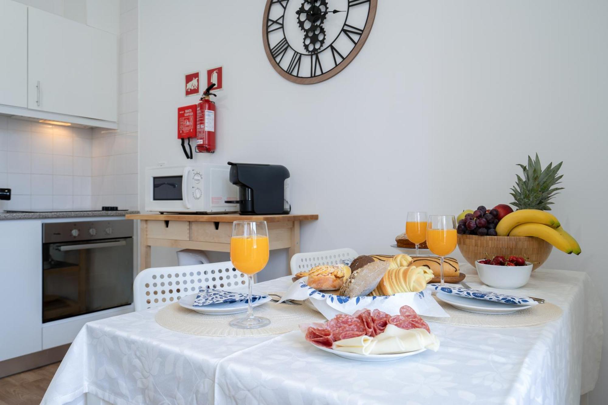 Apartment Host Wise - Colorful Fresh Flats - Batalha Porto