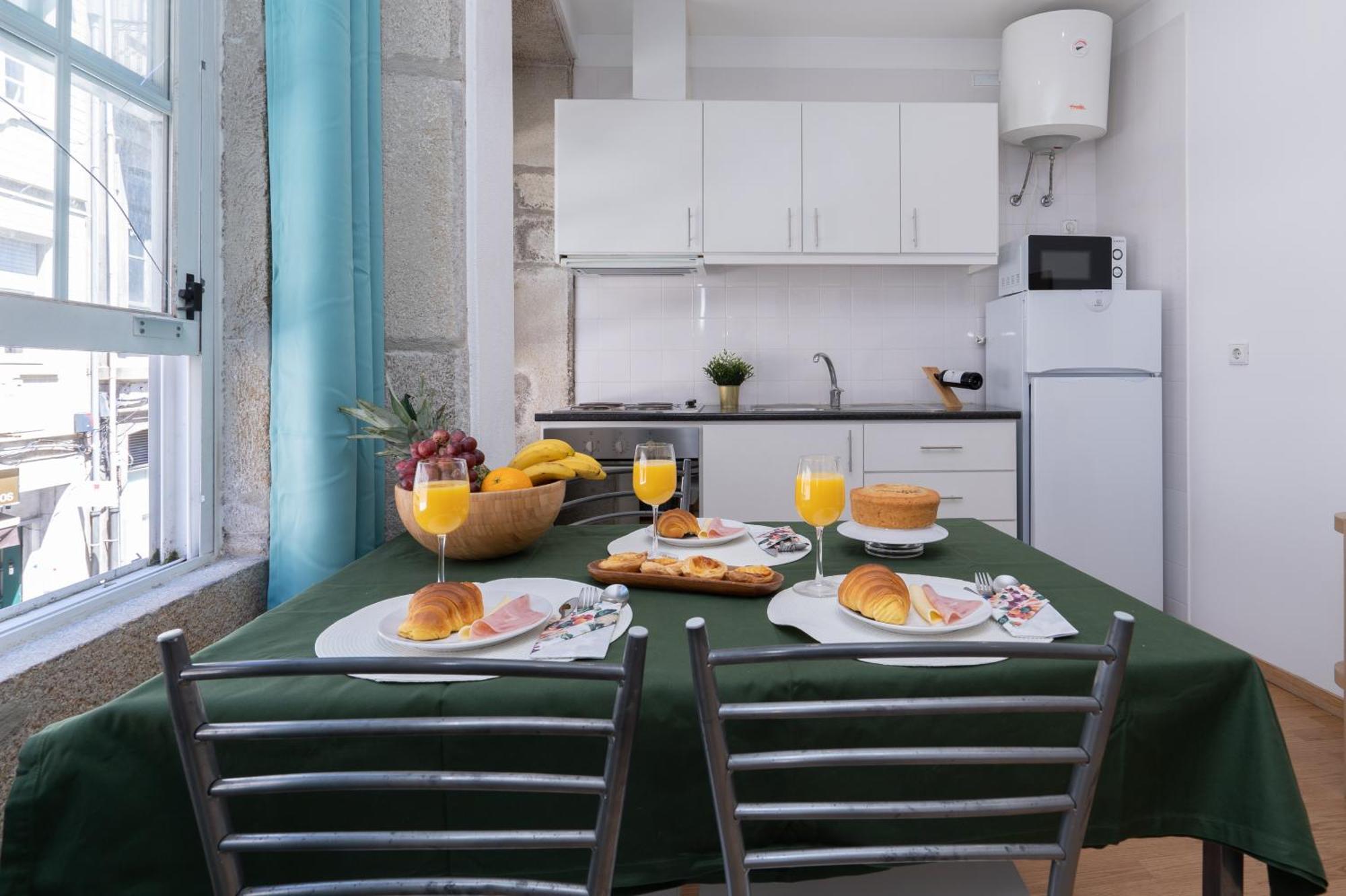 Host Wise - Colorful Fresh Flats - Batalha Porto
