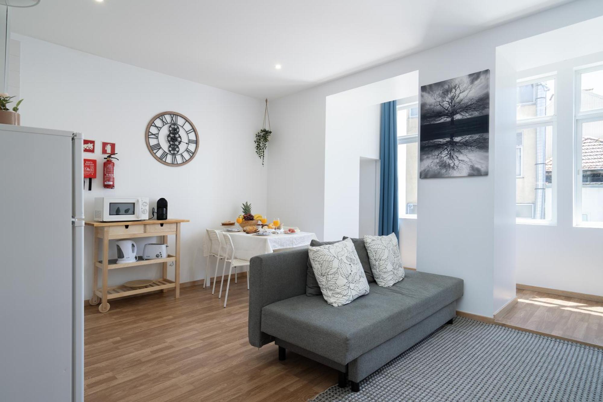 Host Wise - Colorful Fresh Flats - Batalha Porto