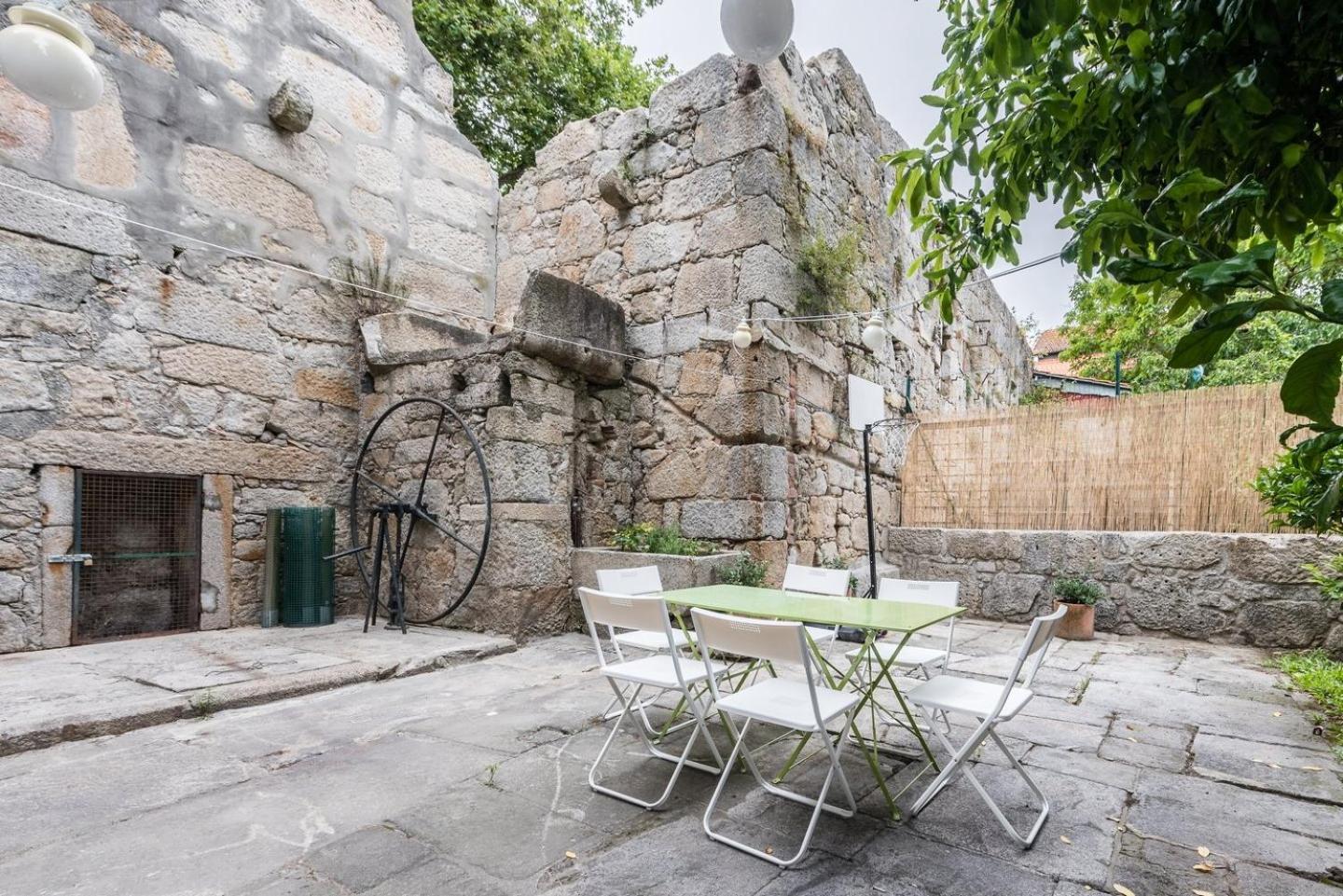 Gasthuis Guestready - Guindais Well House Porto