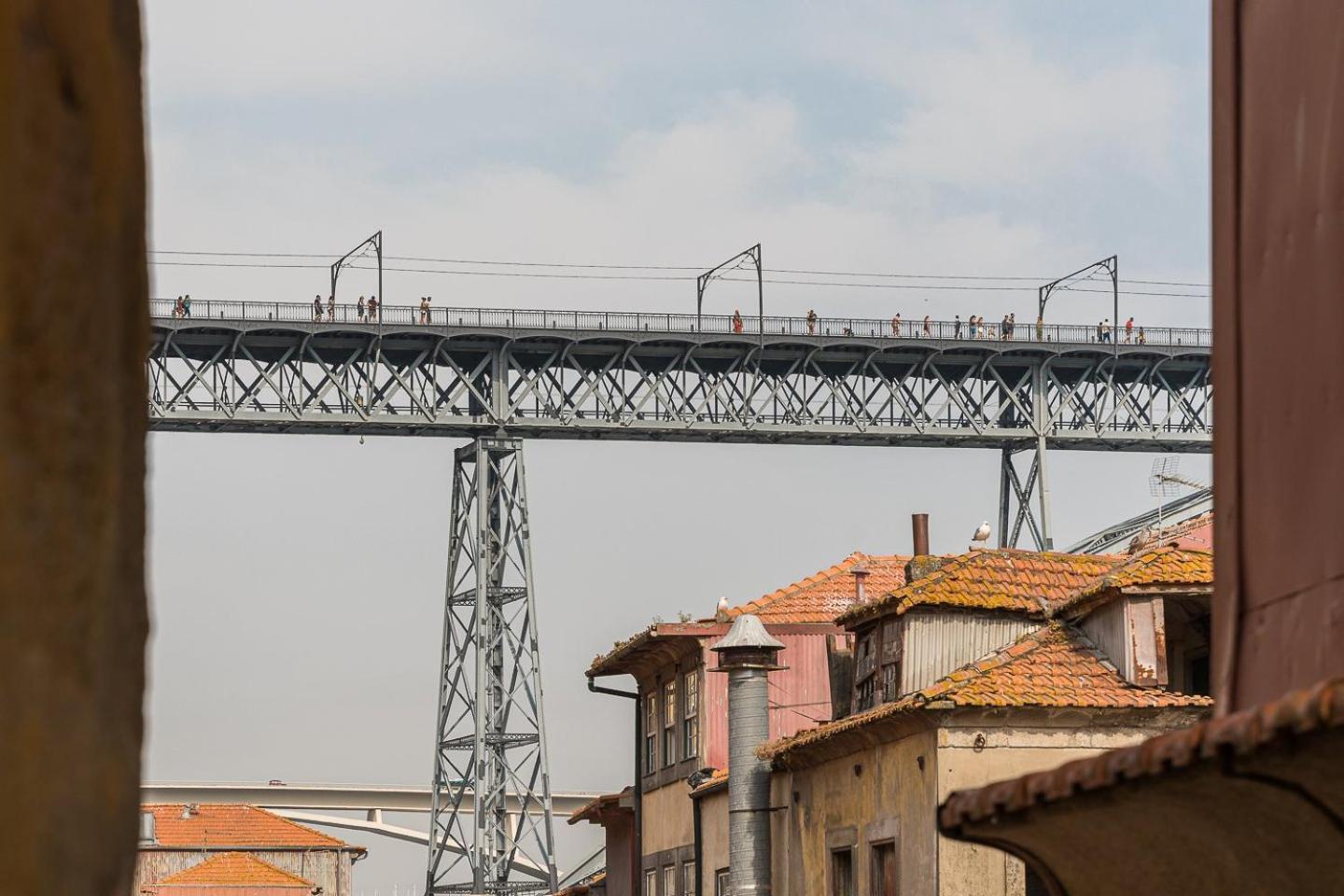 Guestready - Modern Duplex, Neo-classical Building Porto