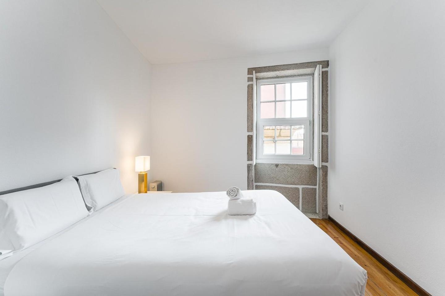 Guestready - Modern Duplex, Neo-classical Building *