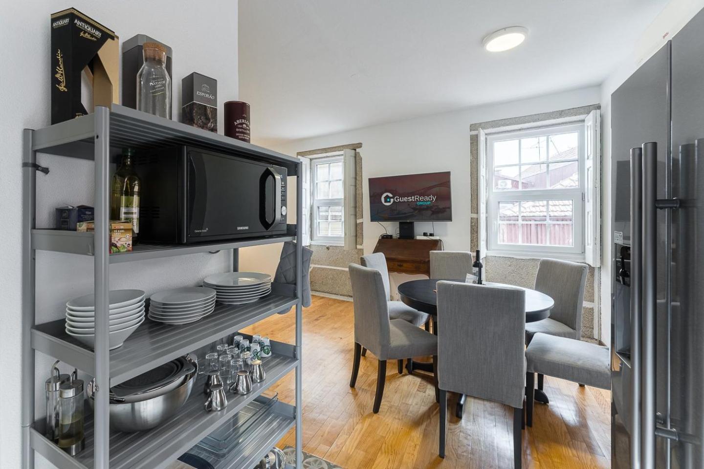 Guestready - Modern Duplex, Neo-classical Building Porto