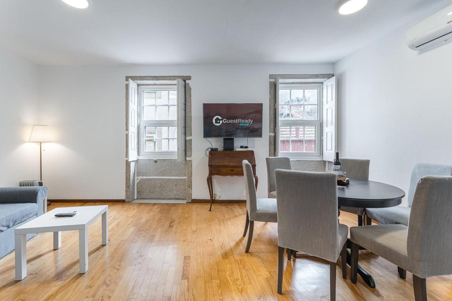 Guestready - Modern Duplex, Neo-classical Building Guest house Porto
