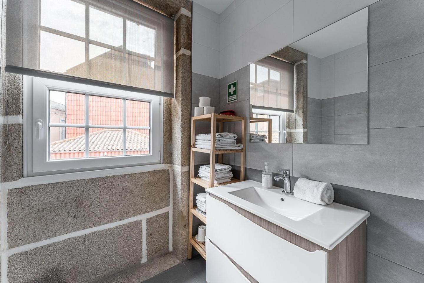 Guestready - Modern Duplex, Neo-classical Building * Porto