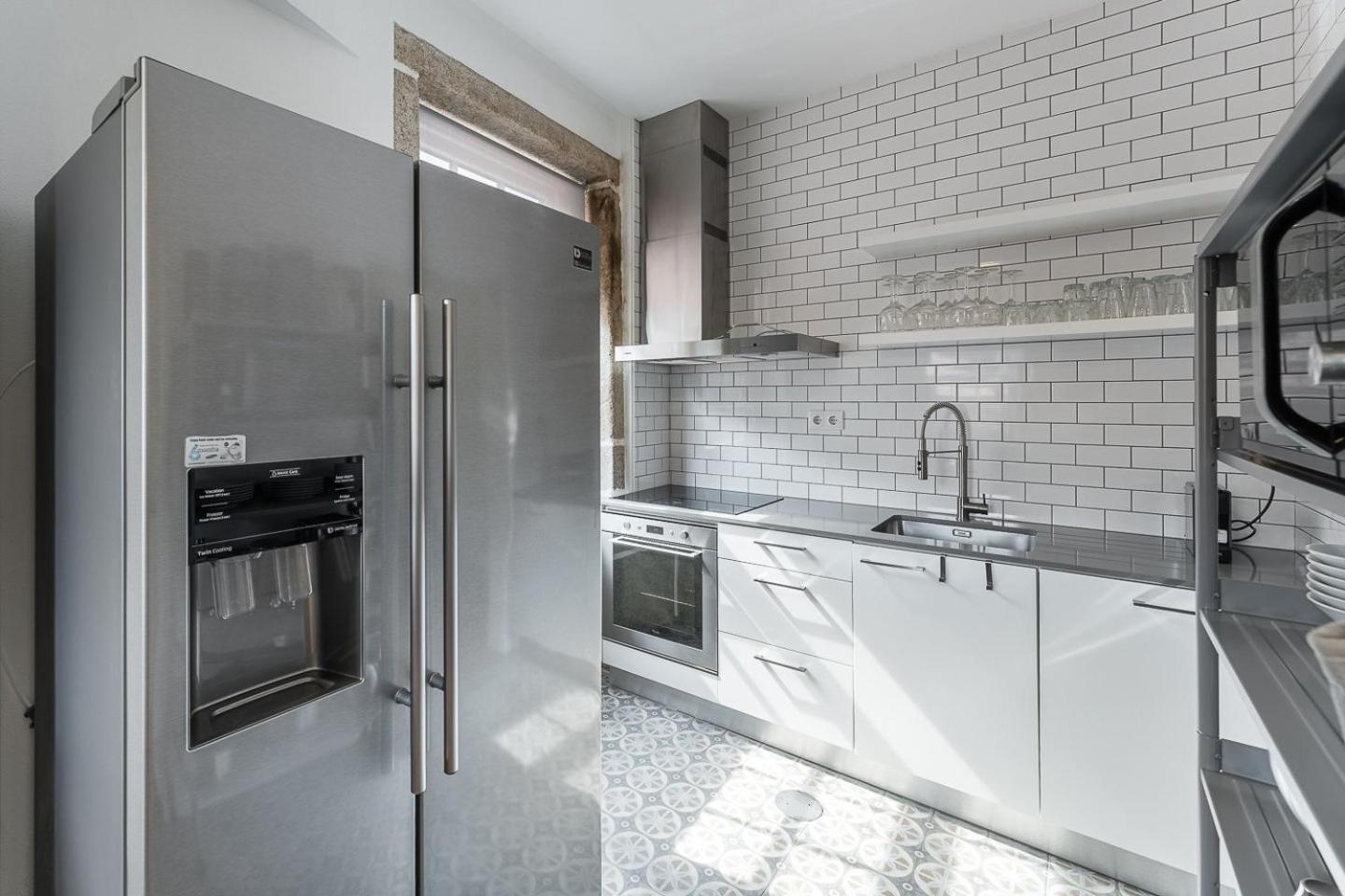 Guestready - Modern Duplex, Neo-classical Building Guest house