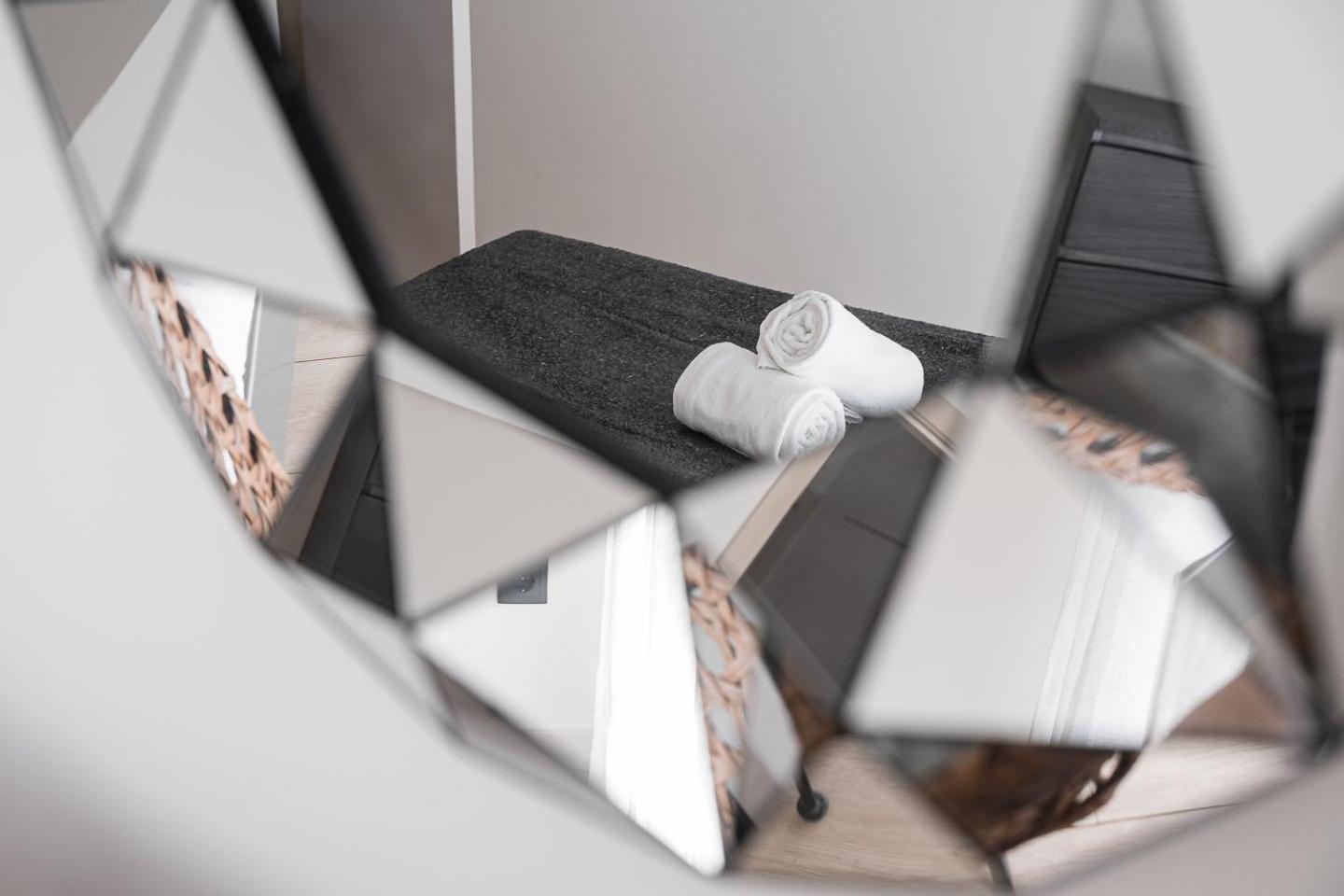 Guestready - Quental Wallpaper Near Marques Square Porto