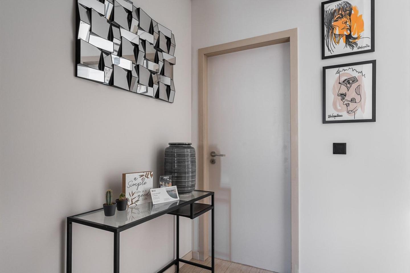 Guestready - Quental Wallpaper Near Marques Square * Porto