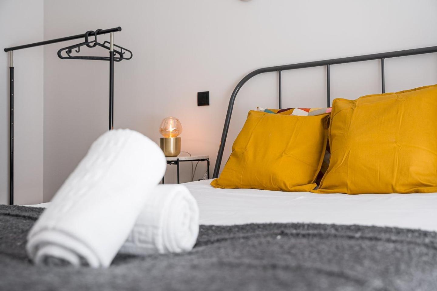 Guestready - Quental Wallpaper Near Marques Square * Porto
