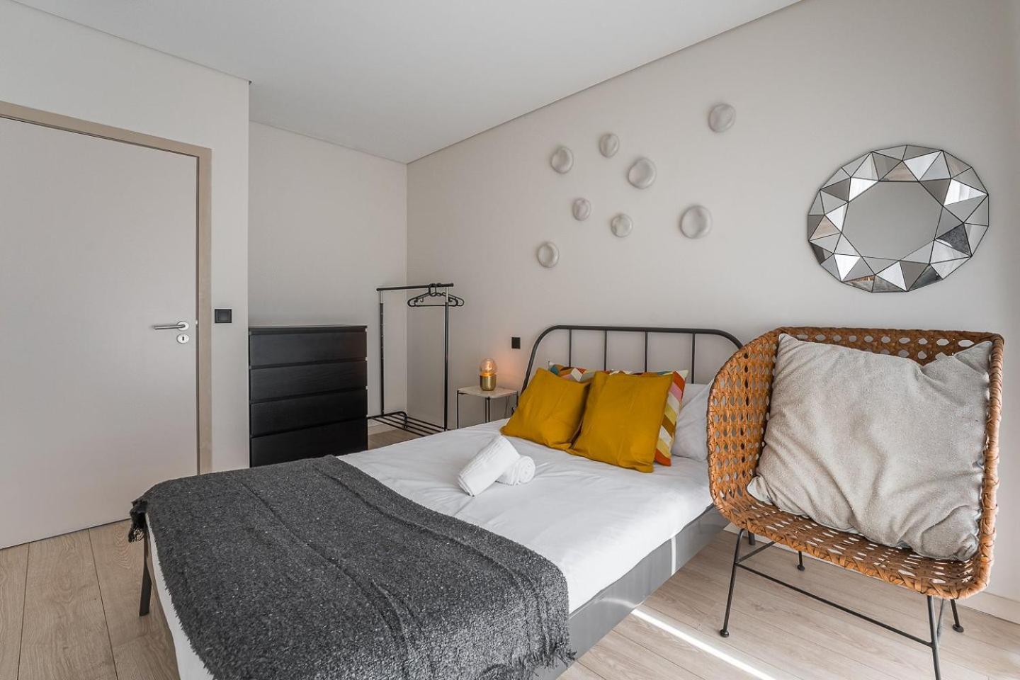 Guestready - Quental Wallpaper Near Marques Square * Porto