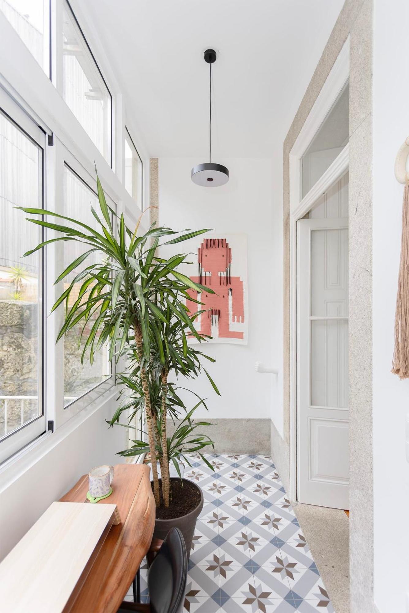 Liiiving In - Downtown Secret Terrace Apartment