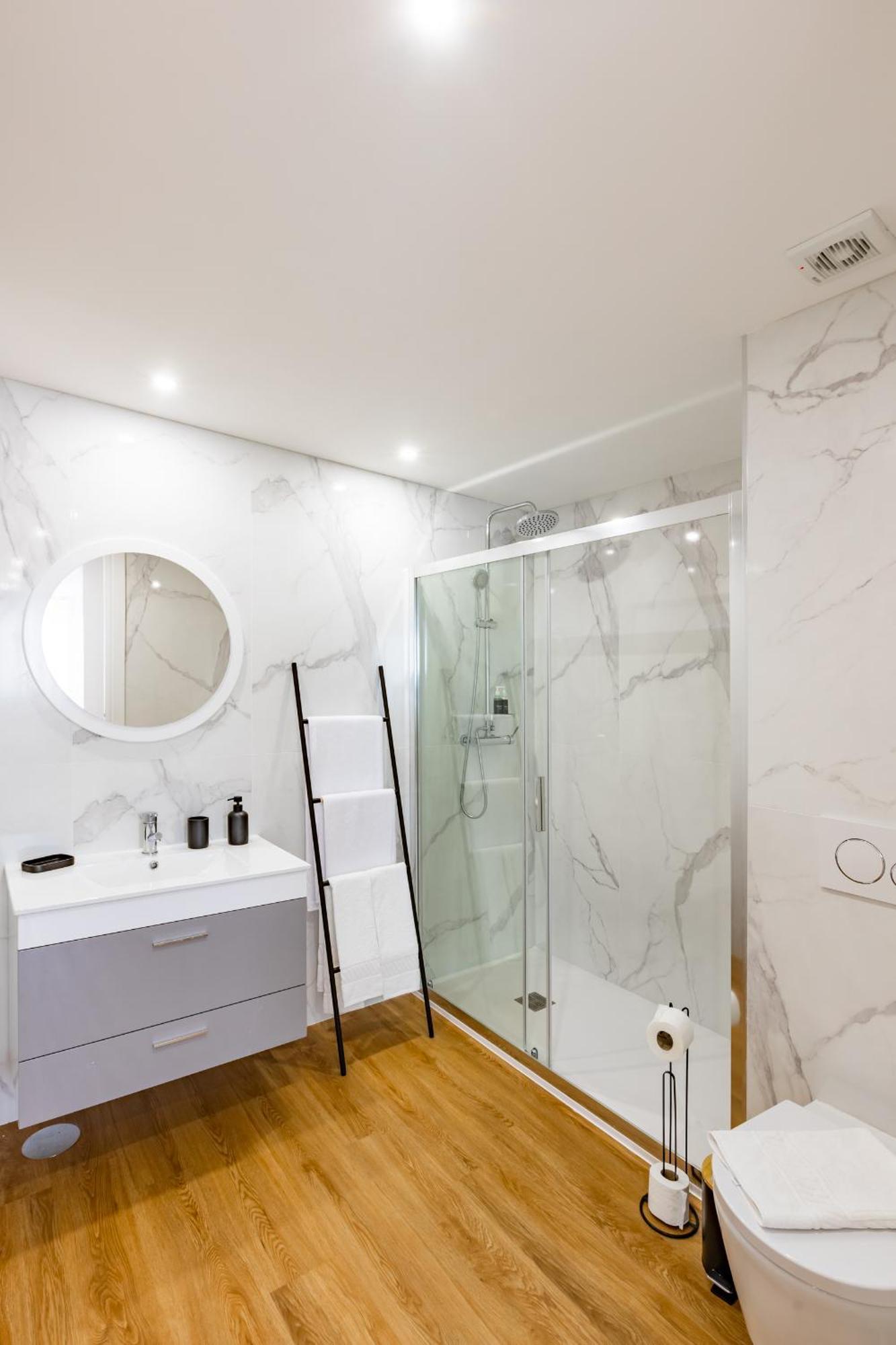 Pestana - In Center, Modern, New And Cozy