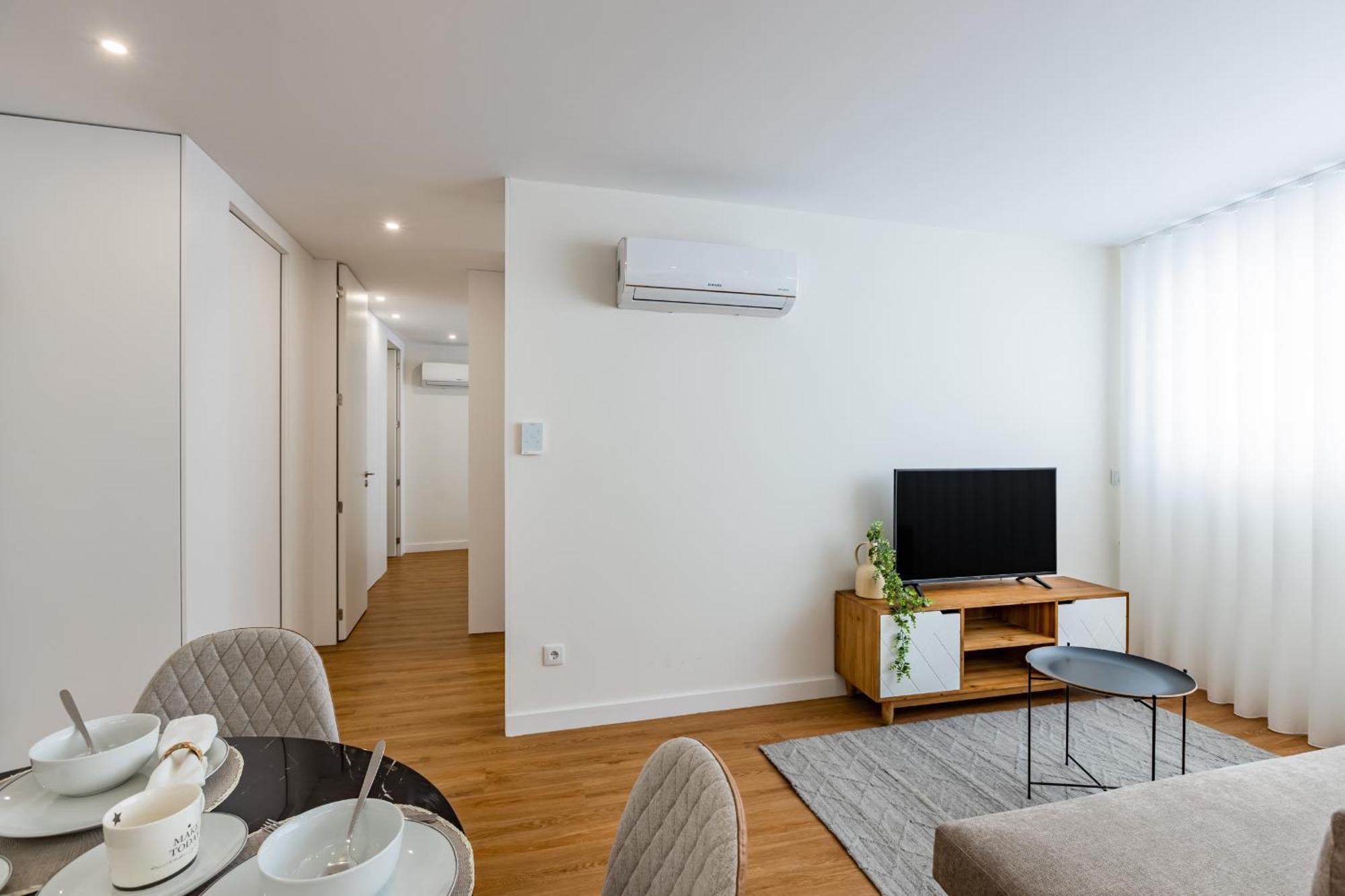 Pestana - In Center, Modern, New And Cozy