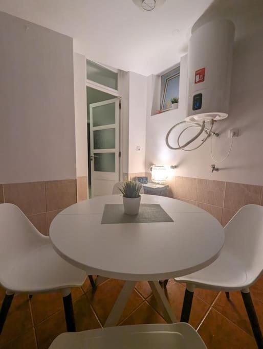Large And Charming Apt Downtown 3bedrooms