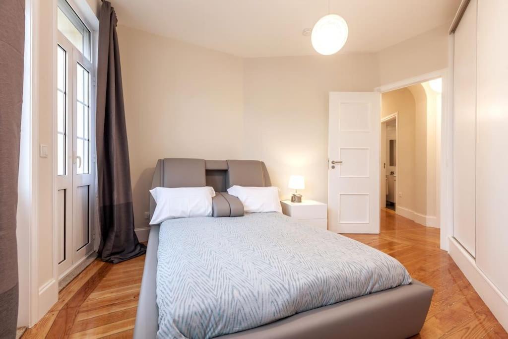 Large And Charming Apt Downtown 3bedrooms Apartamento Porto
