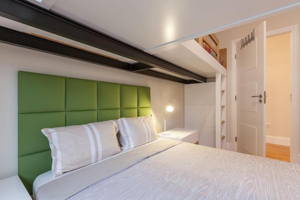 Large And Charming Apt Downtown 3bedrooms