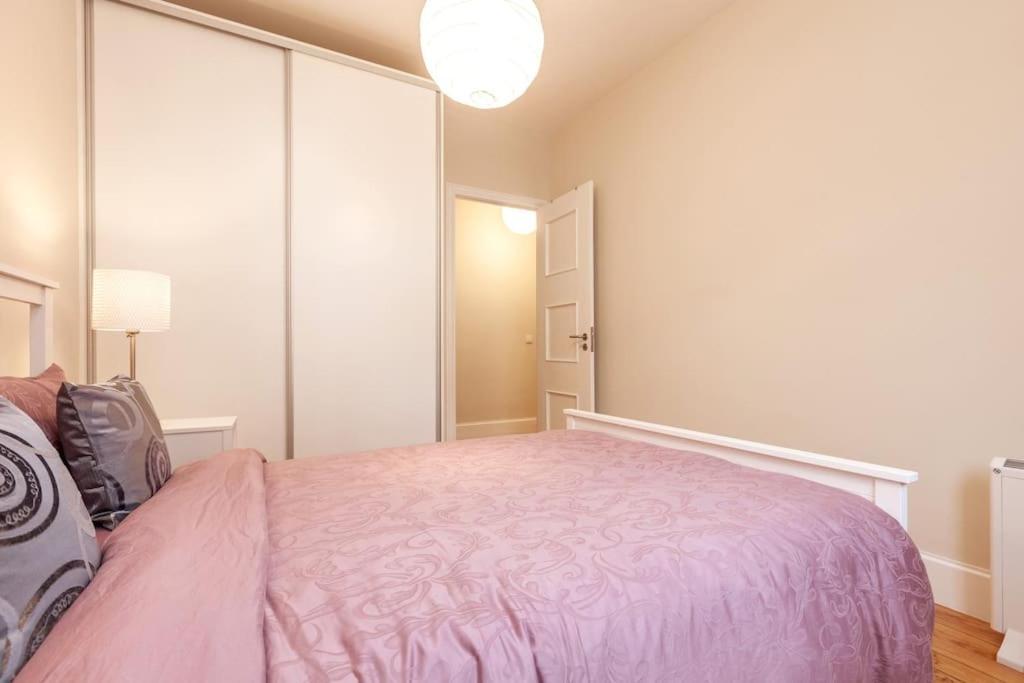 Large And Charming Apt Downtown 3bedrooms Apartamento