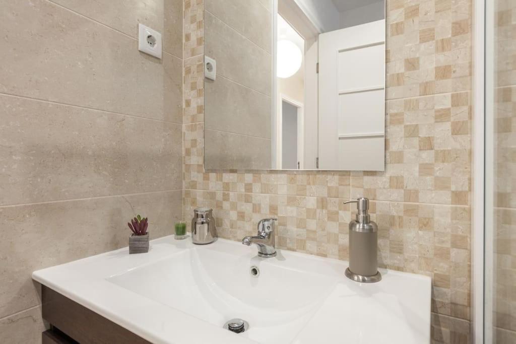 Large And Charming Apt Downtown 3bedrooms Apartamento *