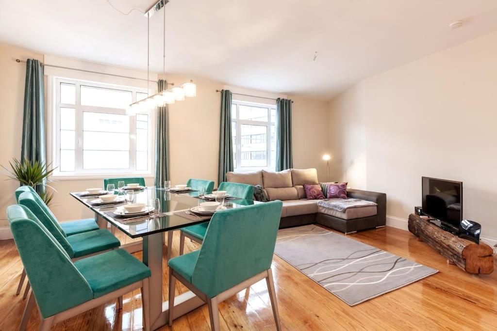 Large And Charming Apt Downtown 3bedrooms