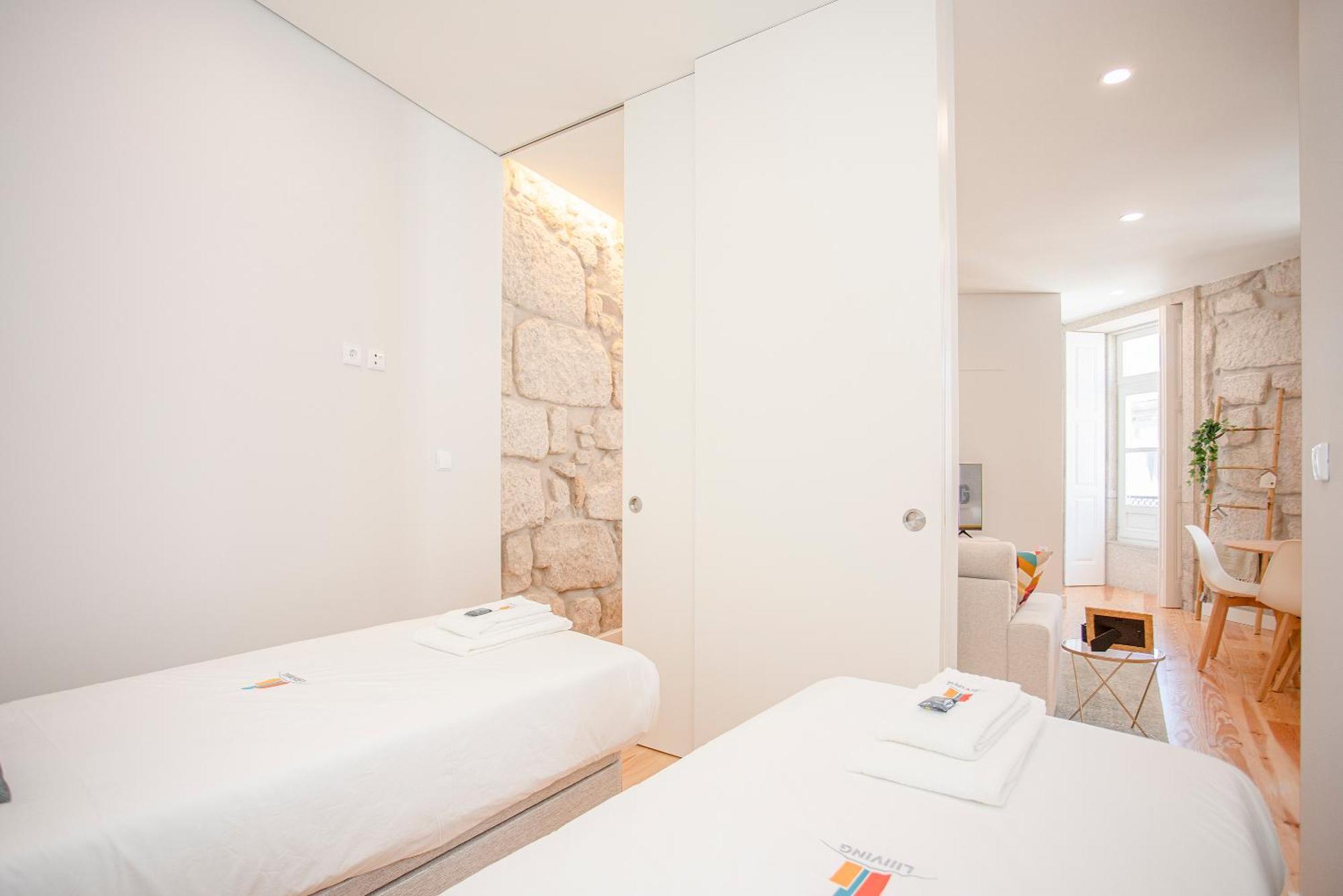Liiiving In - Aliados Stone Porto